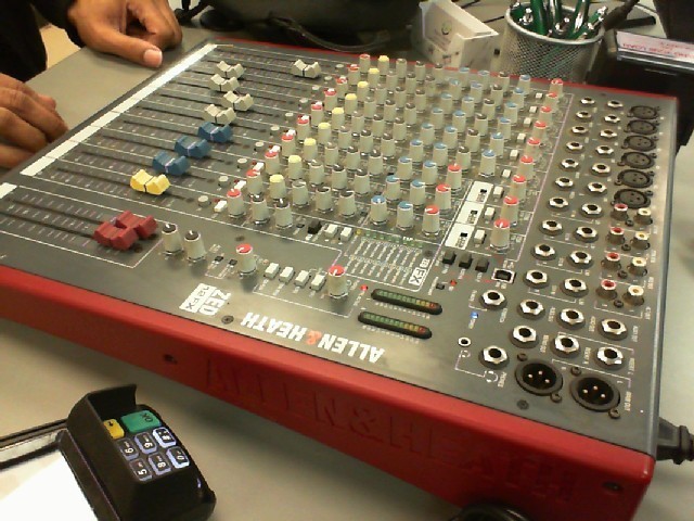 ALLEN & HEATH ZED 12FX (PD7014193)