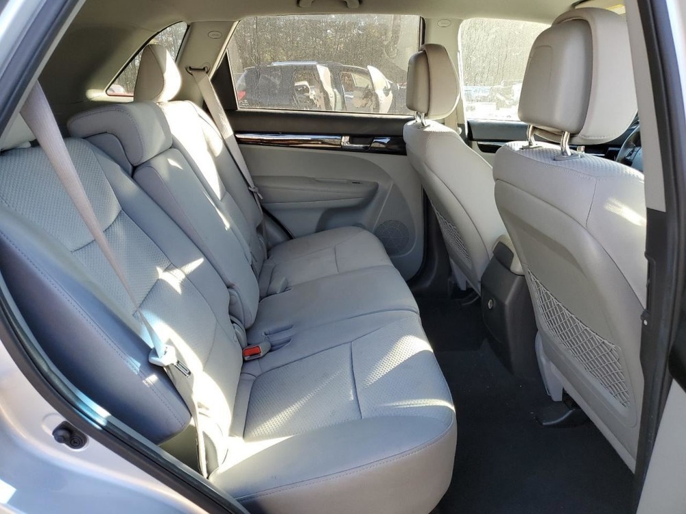 SORENTO 2011 Glove Box 4900166