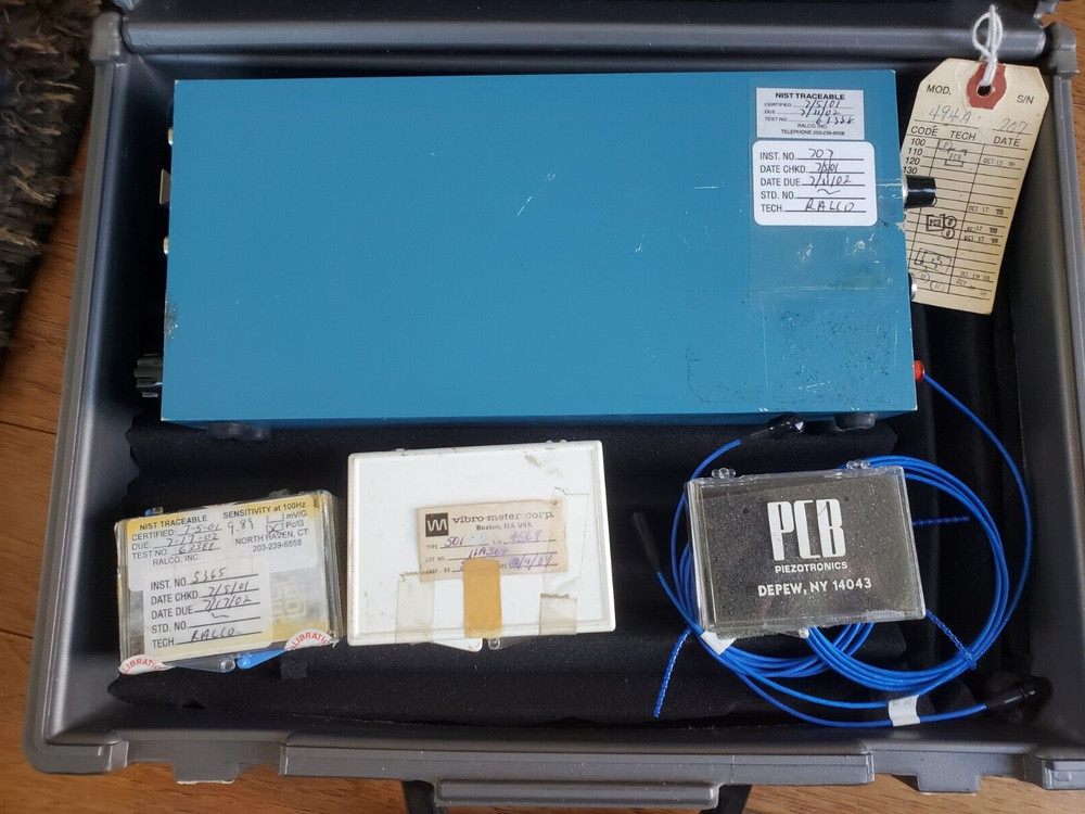 Pcb piezotronics Voltage Amplifier Model 494A SET