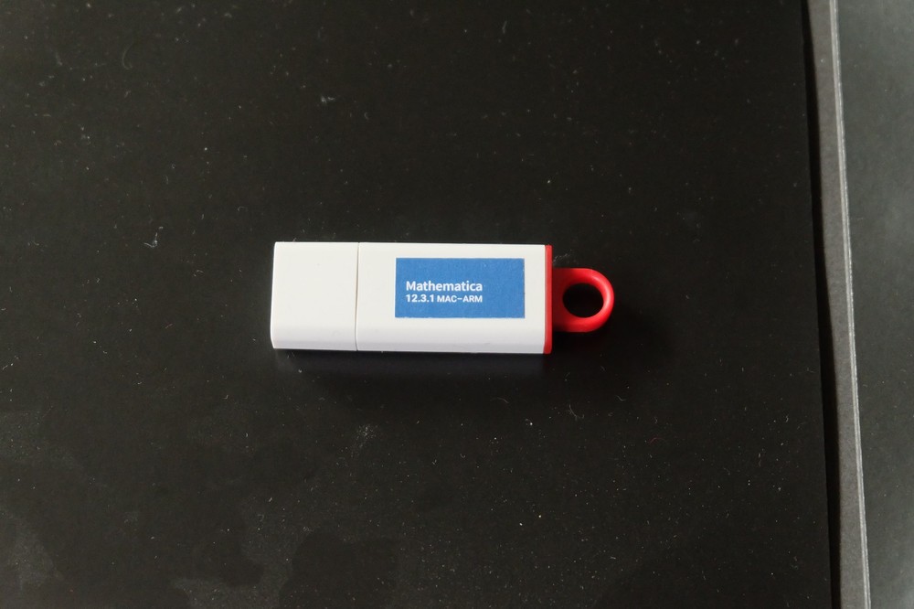 Wolfram Mathematica 12 USB media kit (NO LICENSE)