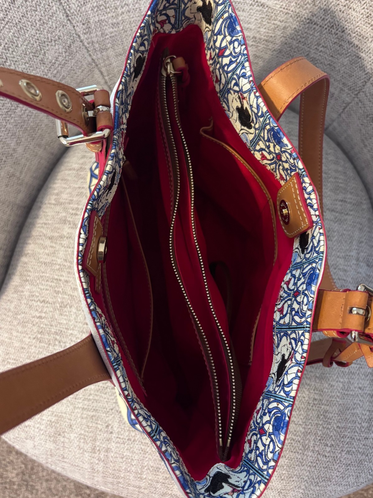 Disney Dooney And Bourke Snow White Large Tote