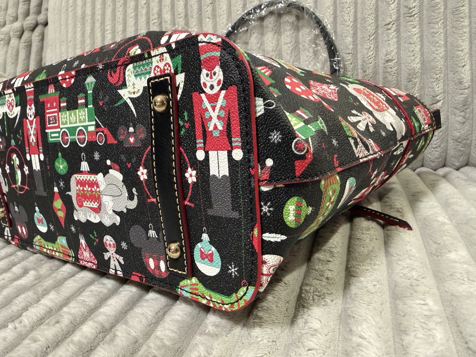 Dooney & Bourke Disney Holiday 2018 Mickey Minnie Large Zip Tote Bag Black