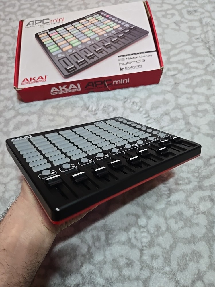 AKAI PROFESSIONAL mini Multifunctional Compact Ableton Live Controller Hybrid 3