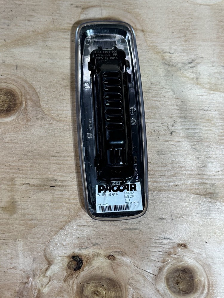 Paccar P54-1194-100 T680 Sleeper Dome Light