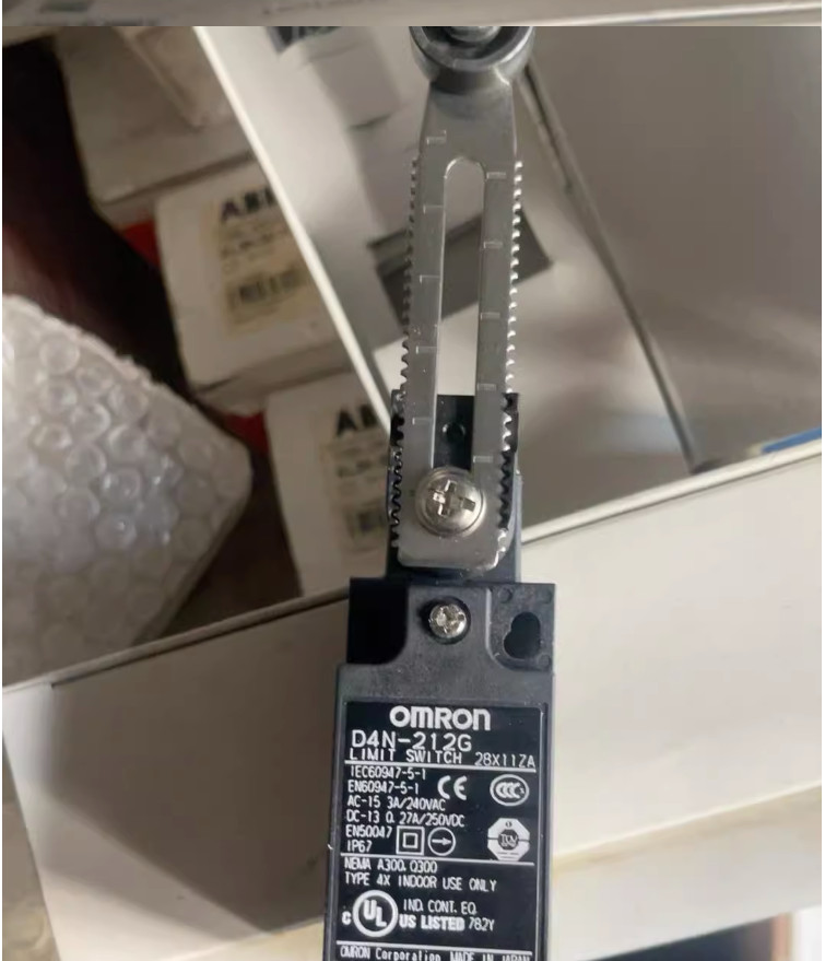 1PC New Omron Limit switch D4N-212G #LL