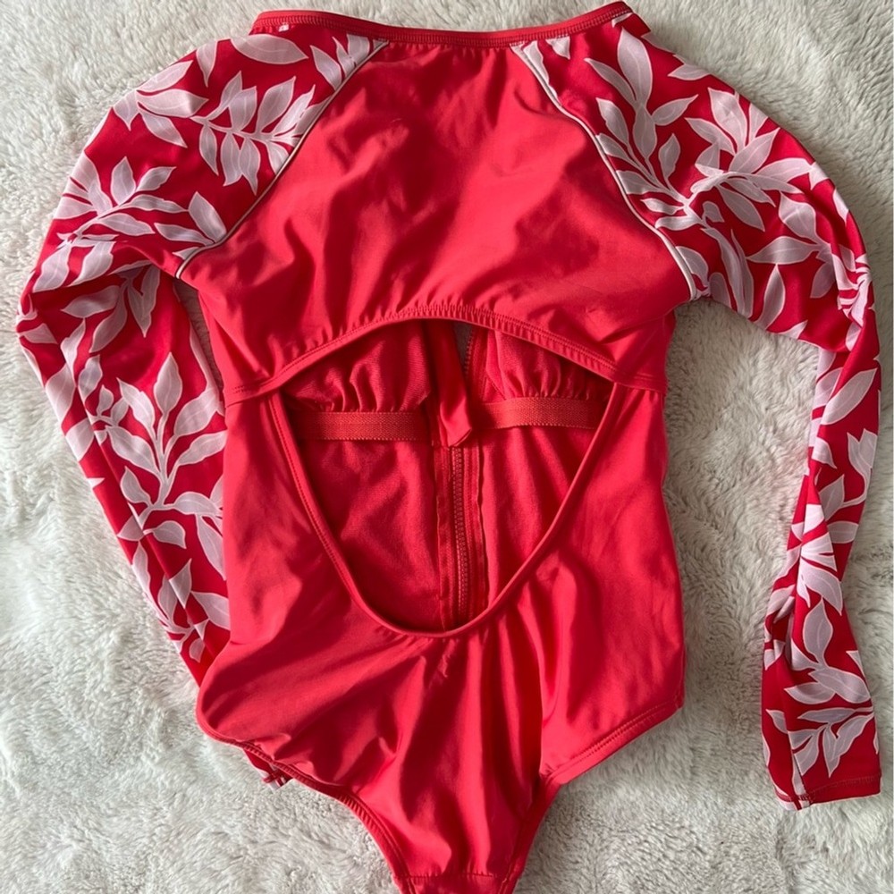 Long sleeve zip front one piece bathing suit Size S