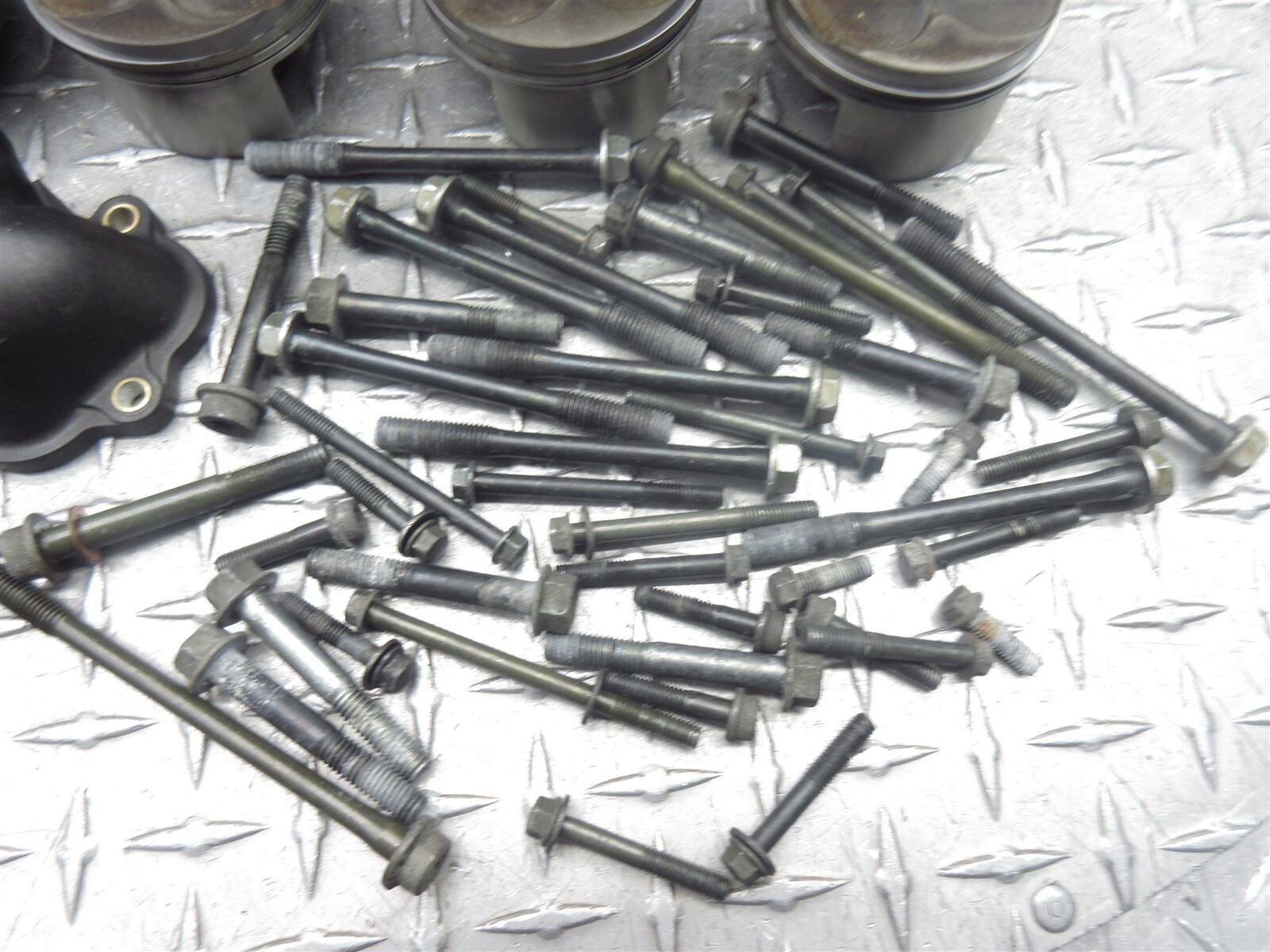 2002 01-02 Suzuki GSXR 1000 GSXR1000 Crankcase Case Engine Motor Block Piston