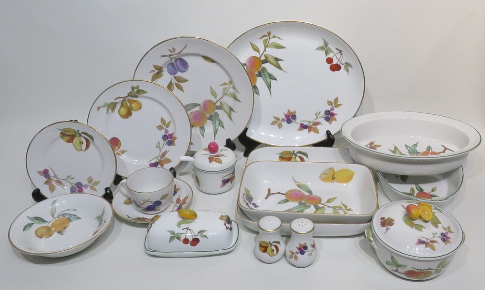 Royal Worcester "Evesham Vale" Pint Covered Casserole, Ramekin, Covered Jam