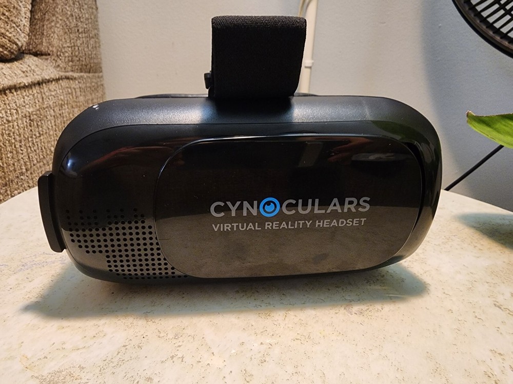 New Hype Cynoculars Virtual Reality Headset and Remote for iPhone and Android