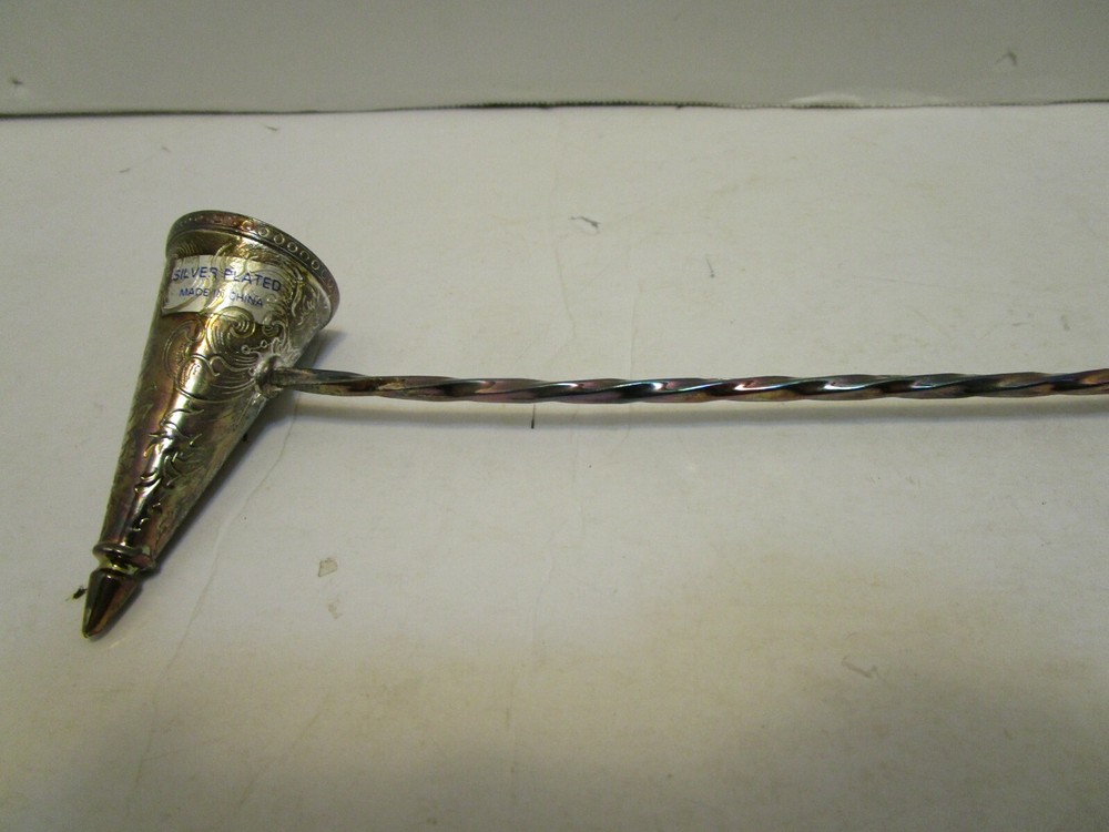 WM. ROGERS & SON SIVER PLATED SNUFFER ***NEW IN BOX***