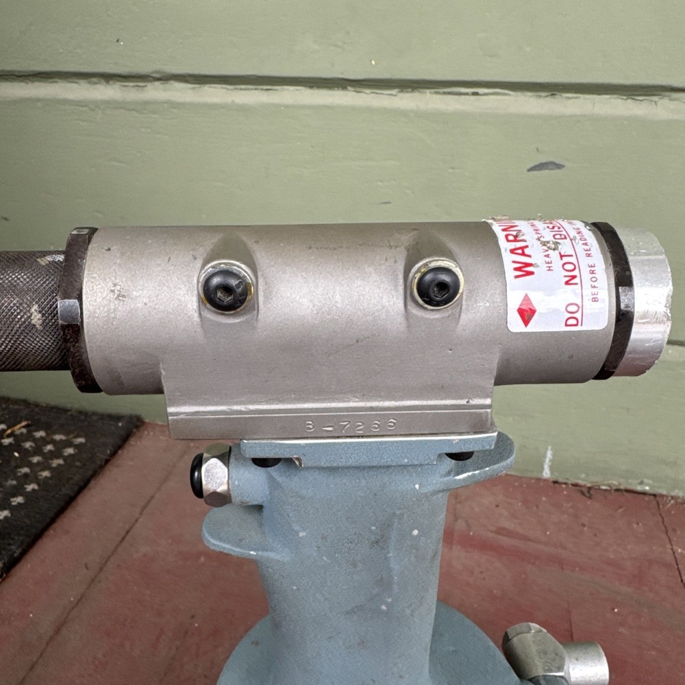 Cherry G784 Cherrylock Riveter - pneumatic rivet gun
