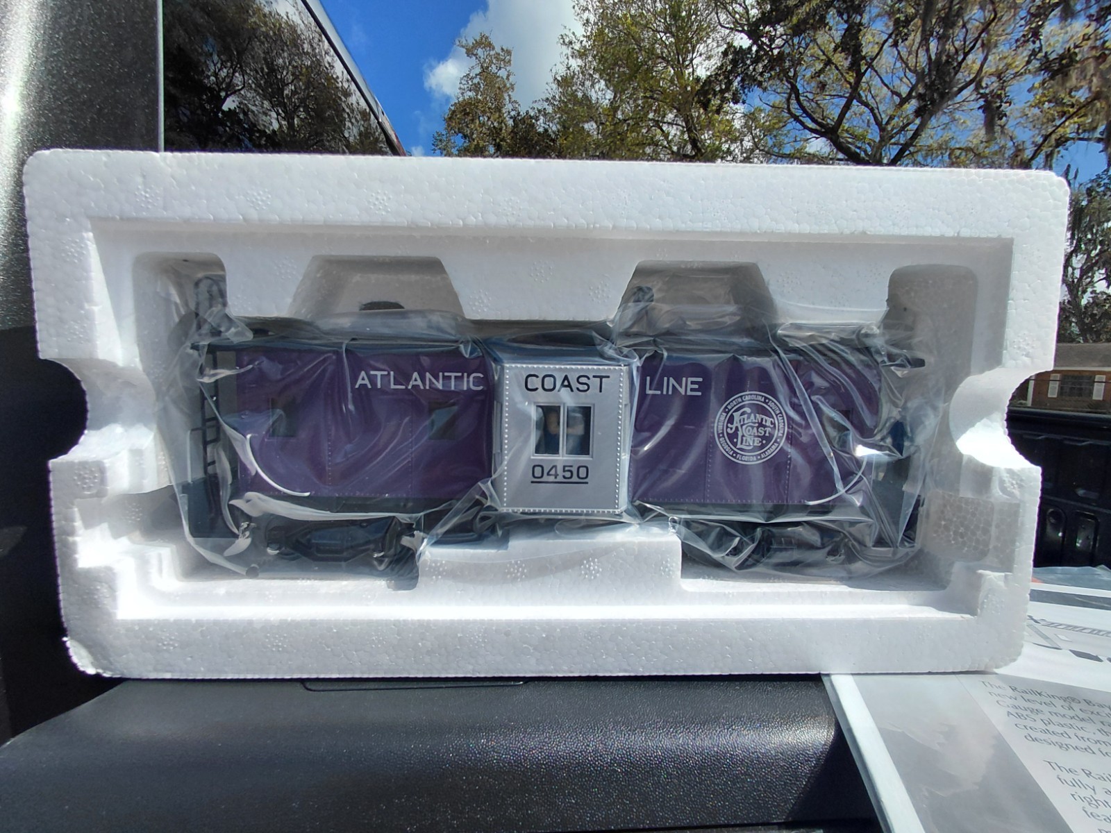 MTH RailKing 30-7783 Atlantic Coast Line ACL Purple Lighted Bay Window Caboose