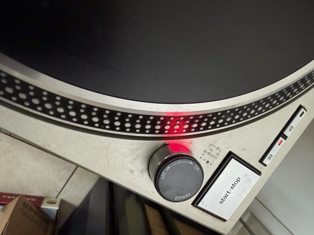 Technics 1200 MK2 Turntable Functional