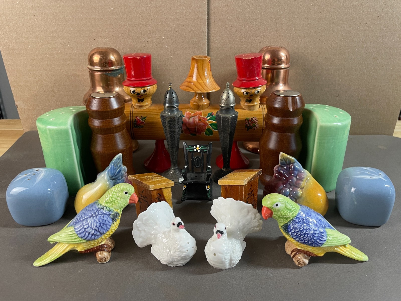 VINTAGE SALT & PEPPER SHAKERS MAKE A LOT GRANNYCORE $6 FLAT RATE SHIPPING