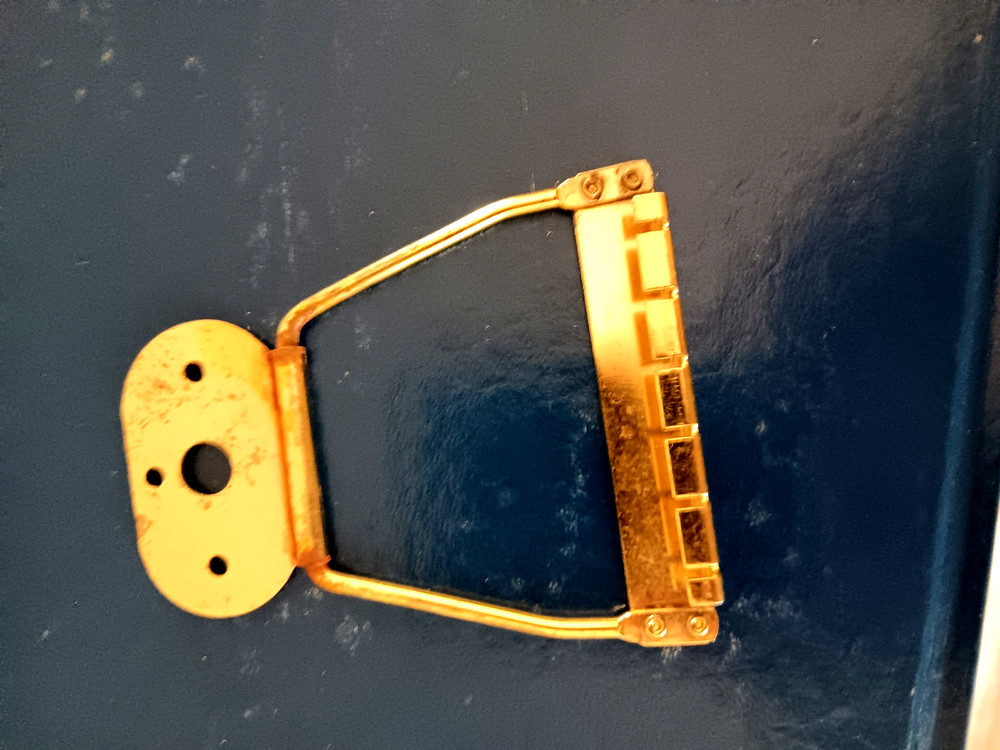 GOLD COLORED TAILPIECE