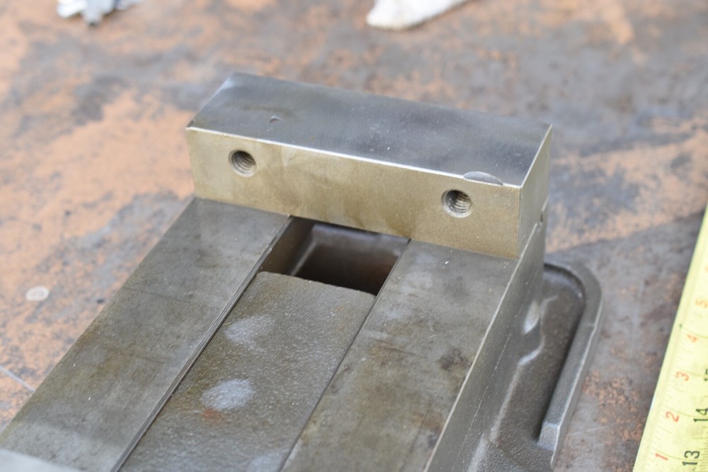 Kurt machine vise D675