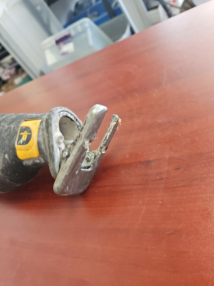 Dewalt Reciprocrating Saw (Model: DCS381)