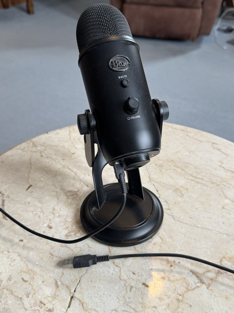 Logitech Creators Blue Yeti USB Microphone - Black Great condition