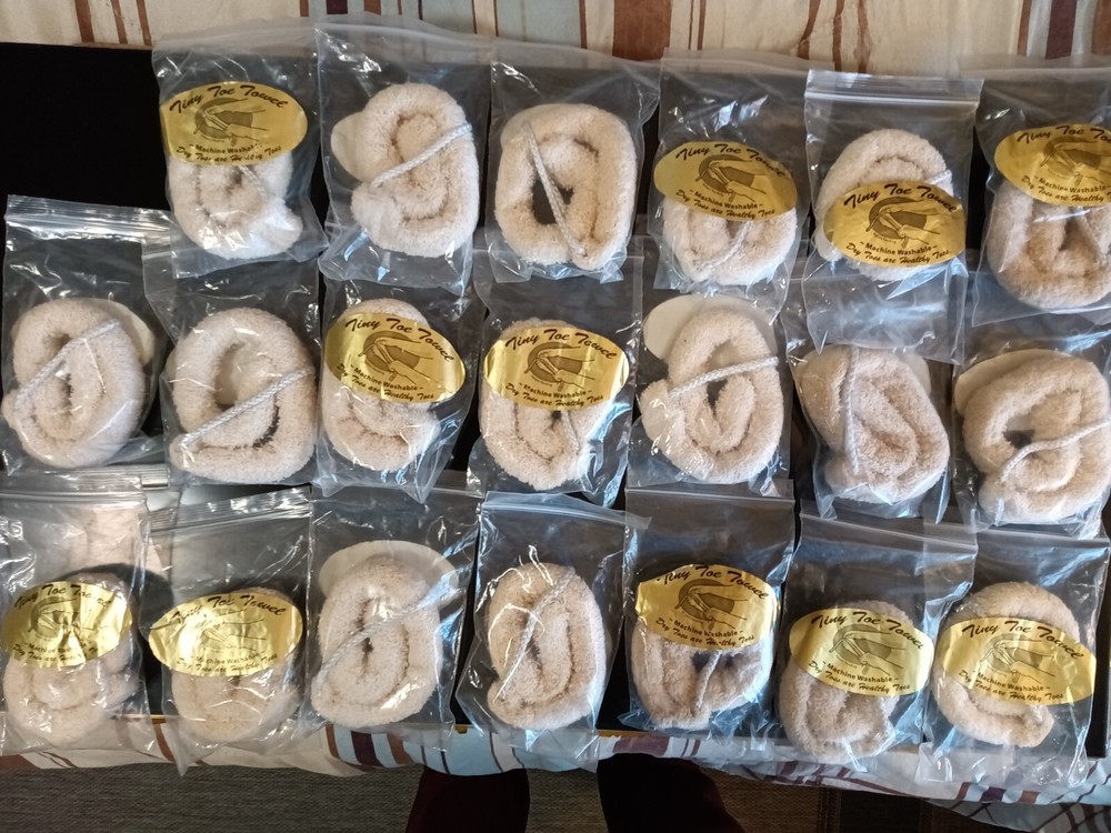 (Bundle!) 20 Tiny Toe Towels (Machine Washable)