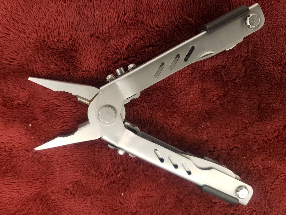 🔪🔪 Gerber Multi Tool Needlenose MP400 with scissors & Drop Point Blade 4scw