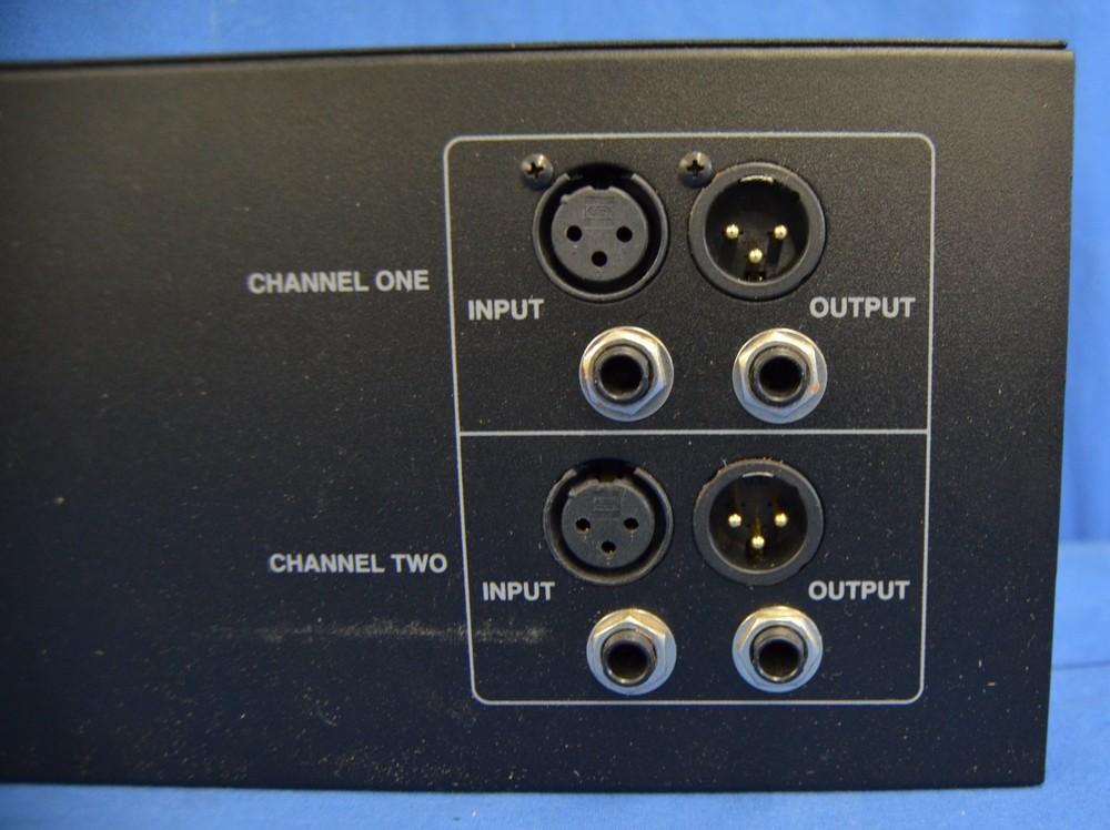 CARVIN EQ2030 DUAL 1/3 OCTAVE EQUALIZER......