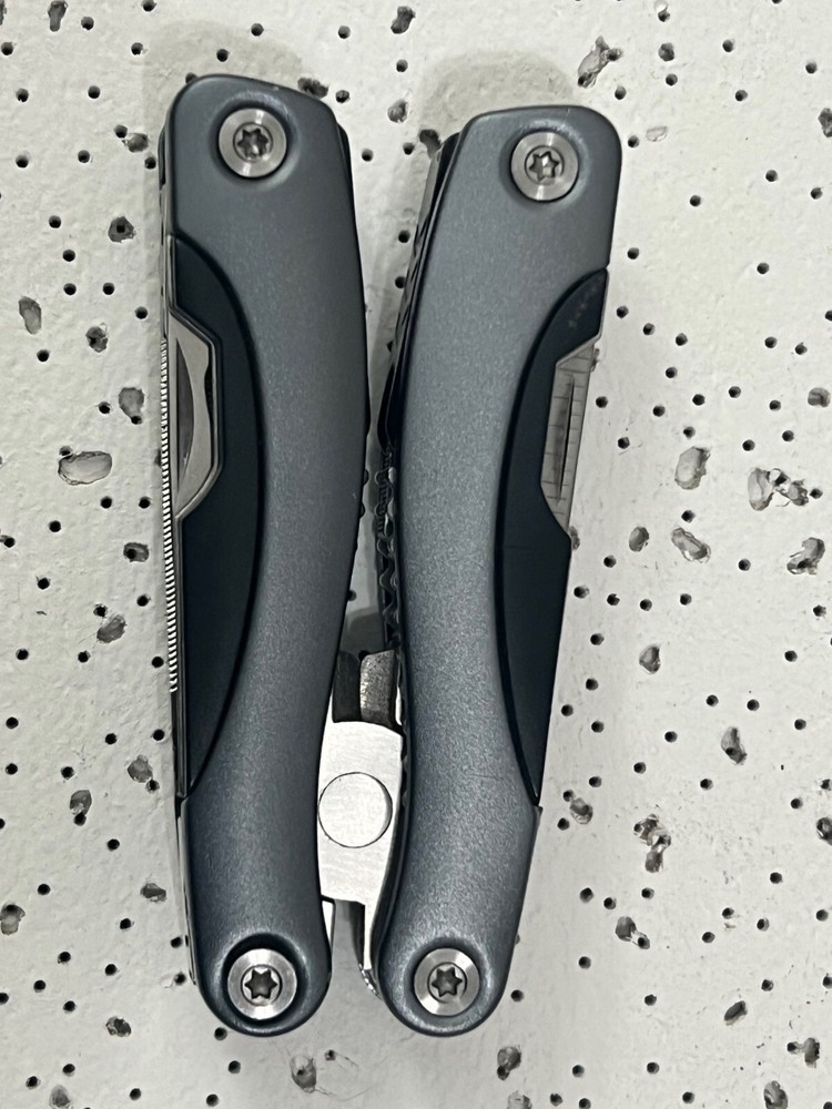 Valtev Stainless Steel Multi-Too with 12 Function Pilers Grey W/Sheath-