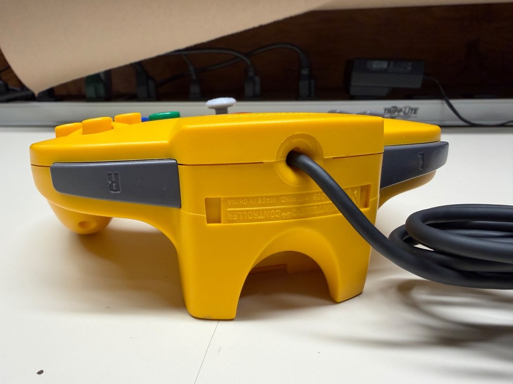 AUTHENTIC NINTENDO N64 WIRED CONTROLLER YELLOW WORKING NICE GOOD STICK