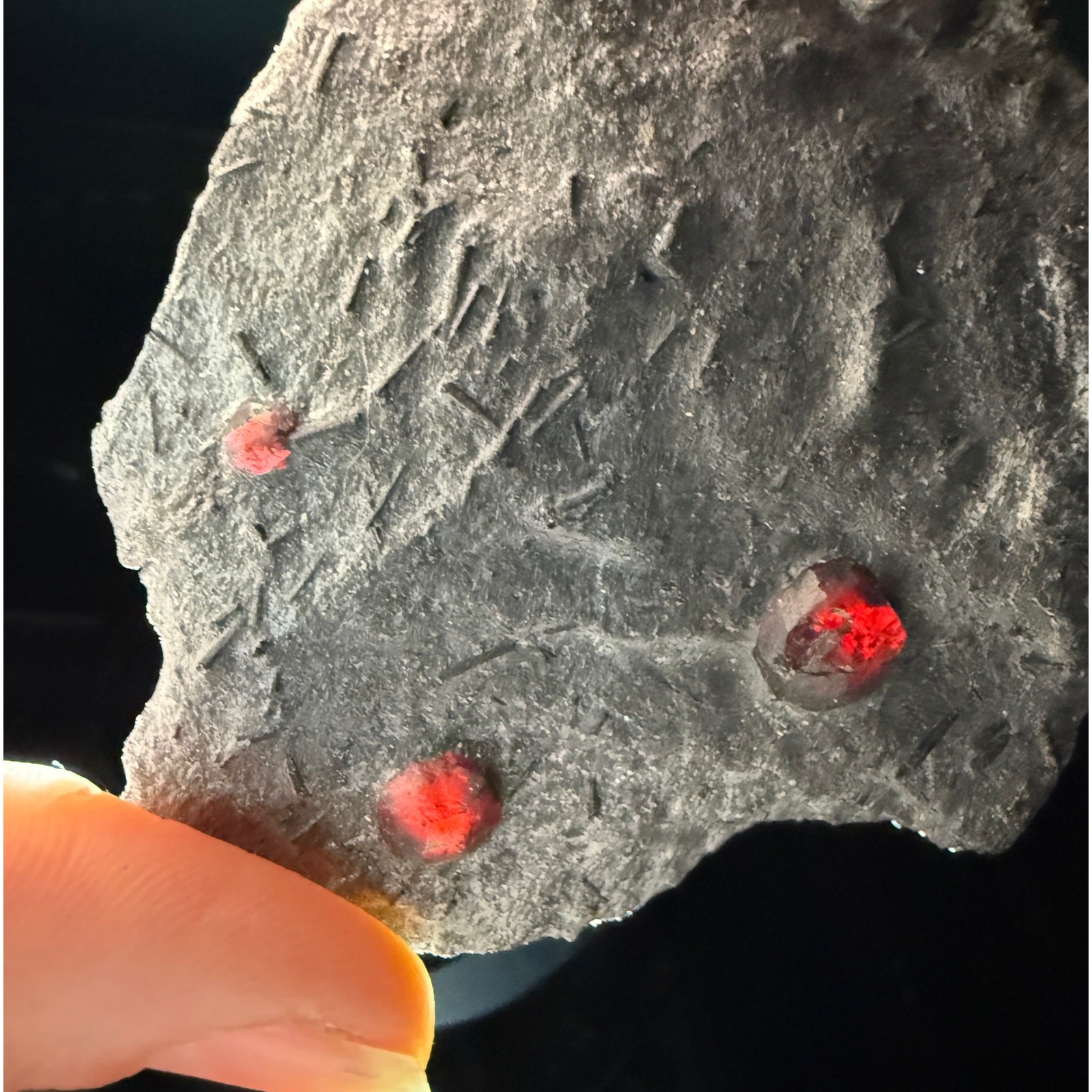 RED EMBERS MINE Almandine Garnets in Graphite w/DraviteErving, Mass. Garnet