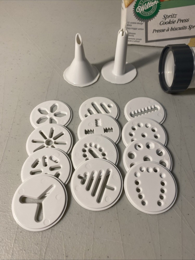 Wilton Spritz Cookie Press 12 Cookie Design Discs Easy Squeeze