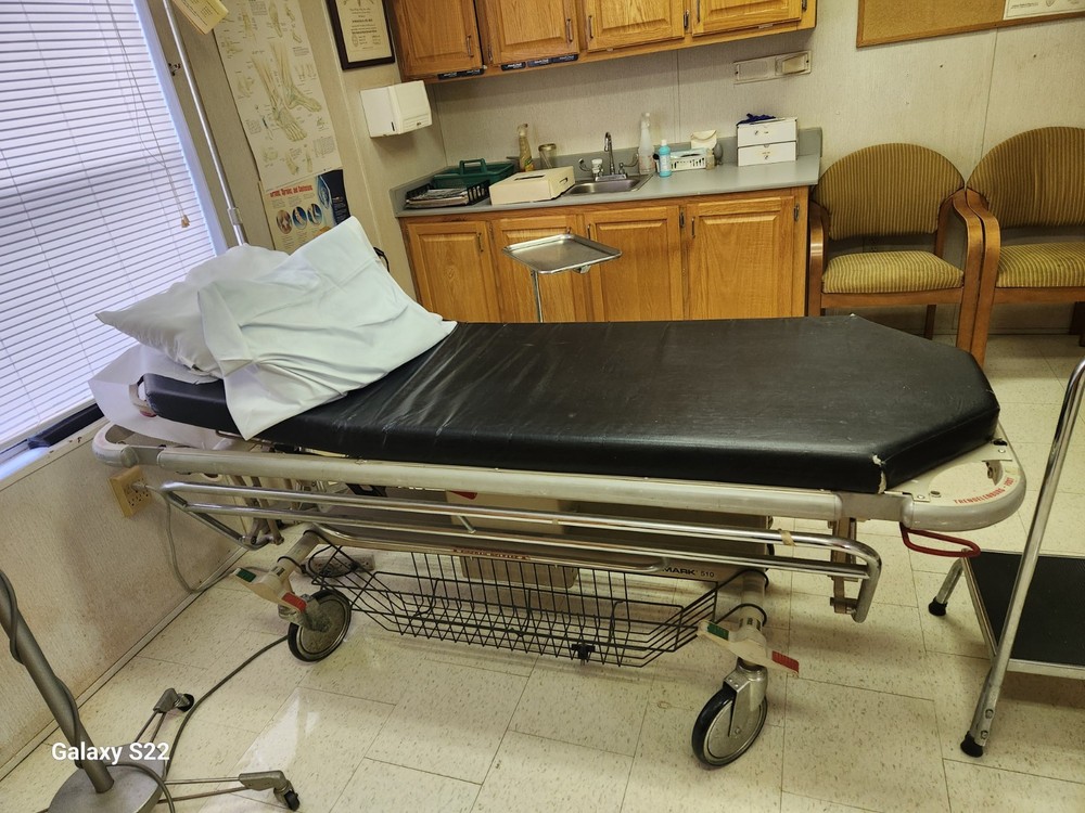 midmark 510 emergency room stretcher