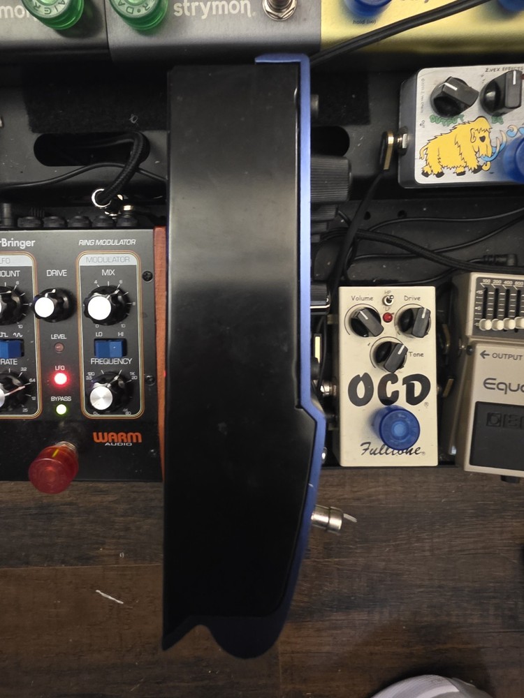 Akai Professional E2 Head Rush Delay/Tape Echo and Looper Effects Pedal Tested!