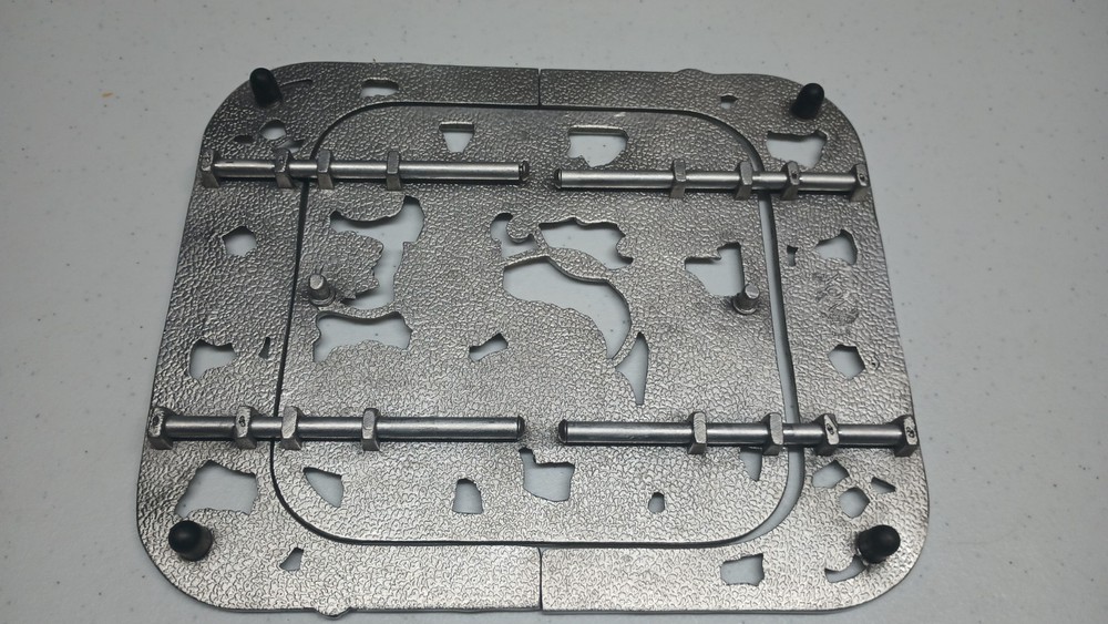 Lenox Grapevine Pattern Metal Expandable Trivet