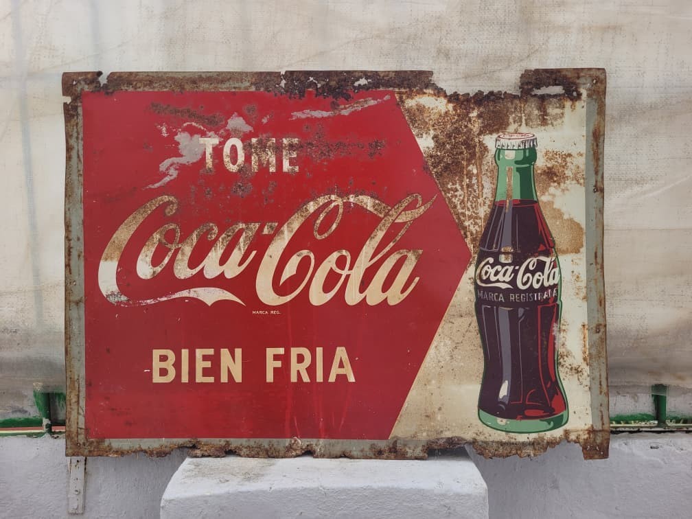 RARE EARLY COCA COLA PAINTER SIGN TOME BIEN FRIA COLD SPANISH 28x20 INCHES