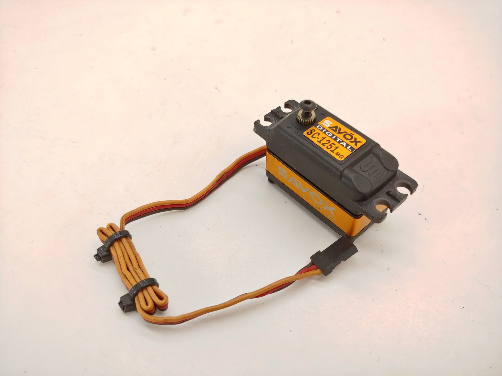 Savox SC-1251MG Low Profile High Speed Digital Servo Used BROKEN READ
