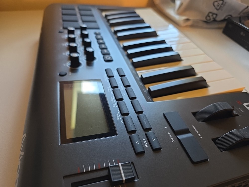 M-Audio Axiom 25-Key Semi-Weighted USB Midi Keyboard Controller