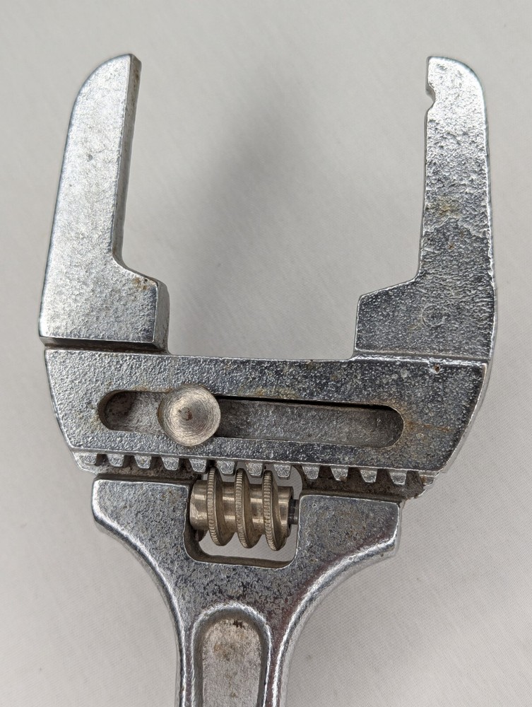 Thumbscrew Adjustable Wing-Nut Locking Slip & Lock Plumbers Wrench