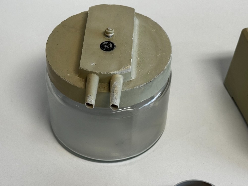 Shelf 18: COULTER ELECTRONICS MODEL V.C.U. VWII VACUUM CONTAINER UNIT