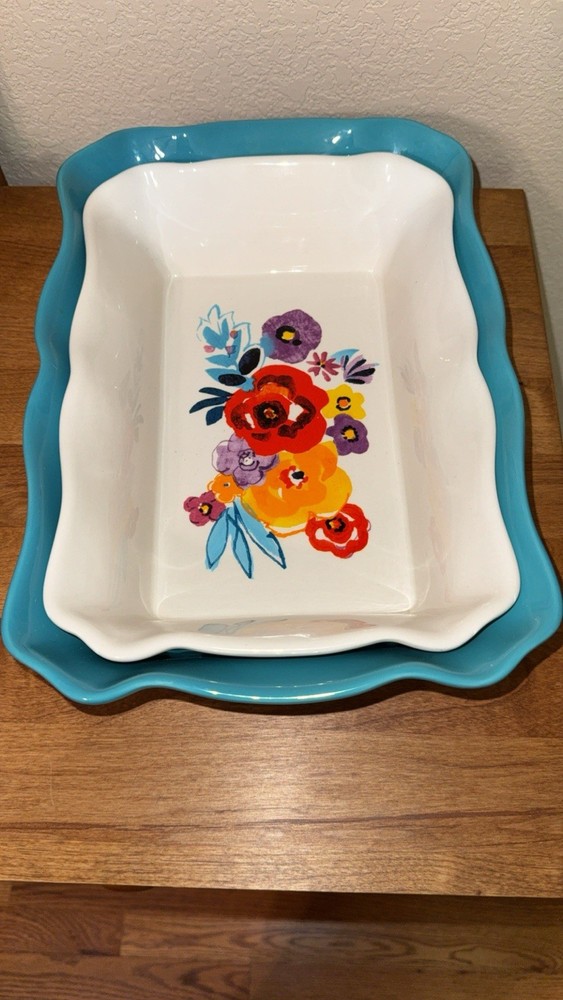 The Pioneer Woman 2-Piece Rectangular Ruffle Top Ceramic Bakeware Set