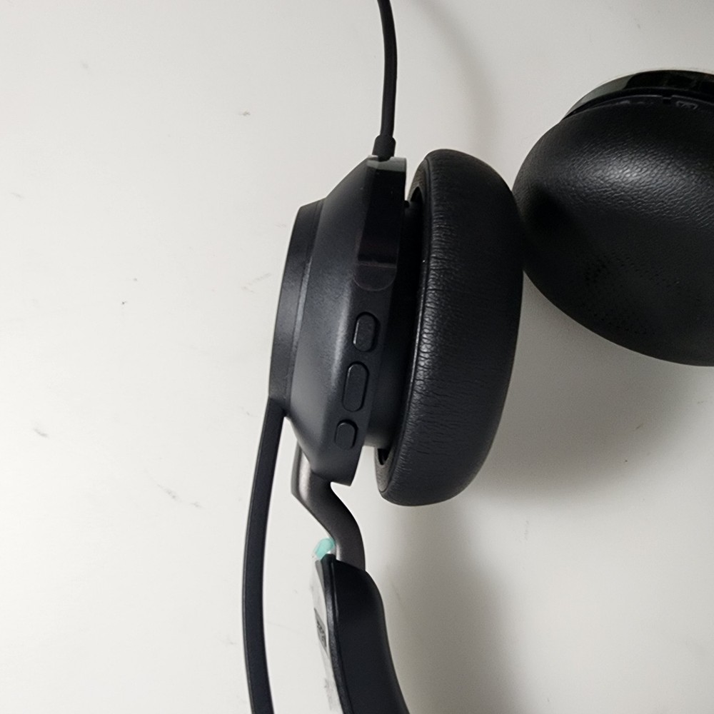 Jabra Evolve2 40 MS Stereo Wired Headset - USB-A Black No Box Still Has Plastic