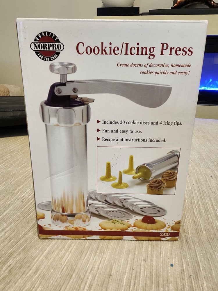 Norpro Cookie/Icing press 3300 (4) Icing tips (22) cookie discs NWB