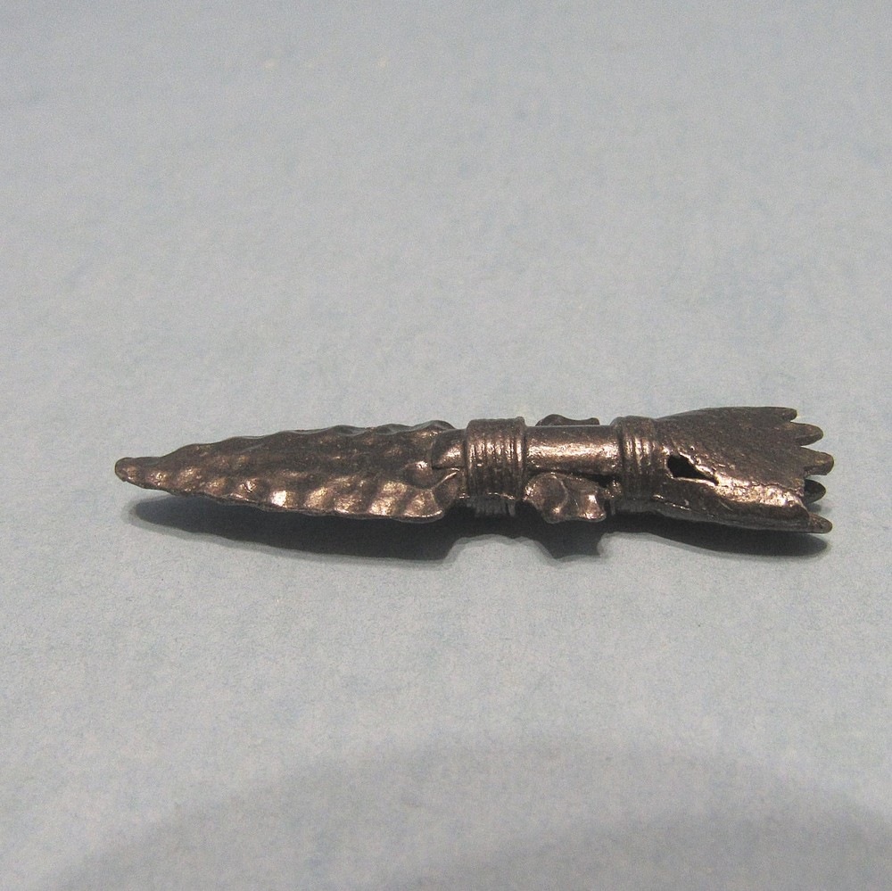 Black Cast Metal ARROWHEAD Flat Insert Point at Back 2" long
