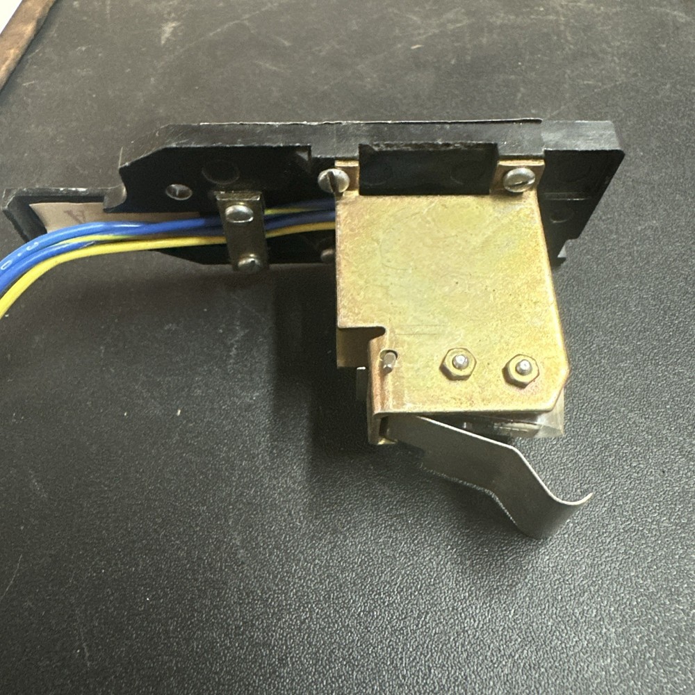 SQUARE D AUX SWITCH (USED) LA11284