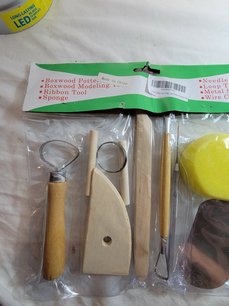 DAS MODELLING CLAY WITH 8pc POTTERY TOOL KIT