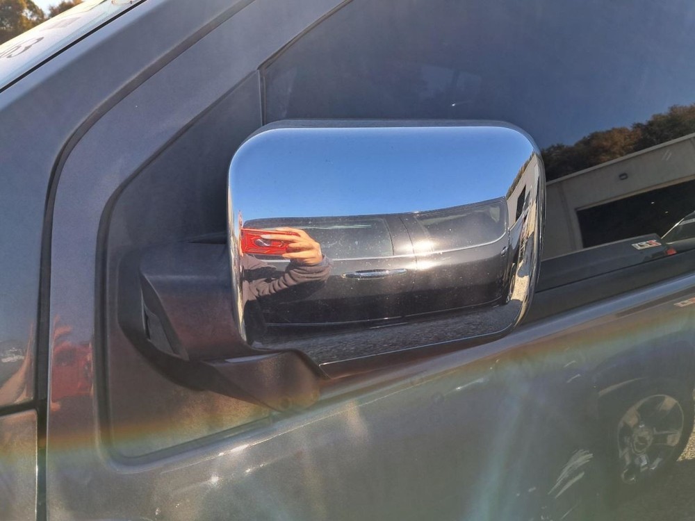 ARMADA 2010 Glove Box 4863353