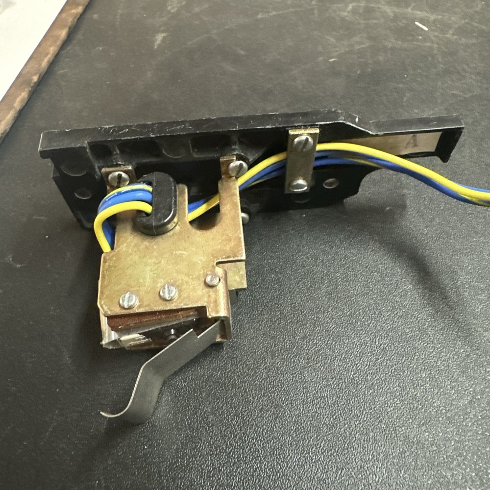 SQUARE D AUX SWITCH (USED) LA11284