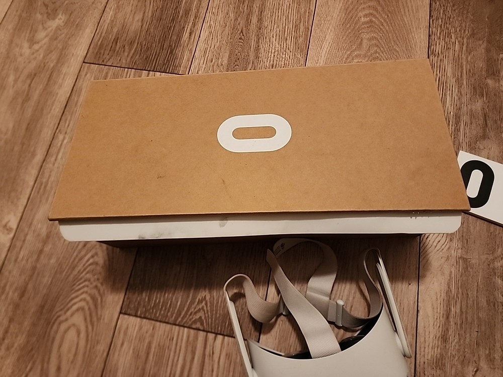 Meta Quest 2 Standalone All-in-One VR Headset