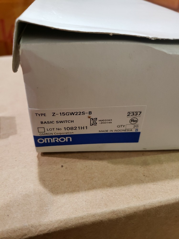 OMRON TYPE Z-15GW22S -B BASIC SWITCH
