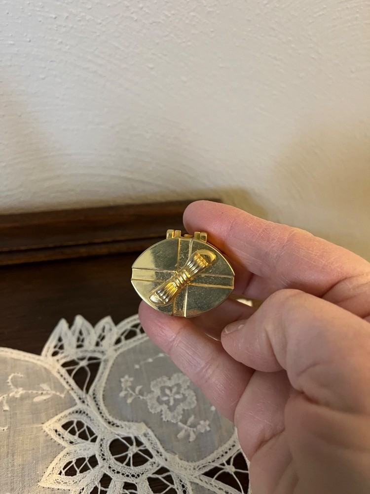 Miniature Clock Shaped Like A Present