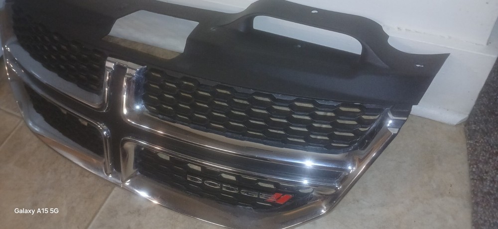 2011 - 2019 DODGE JOURNEY FRONT UPPER RADIATOR GRILLE OEM USED