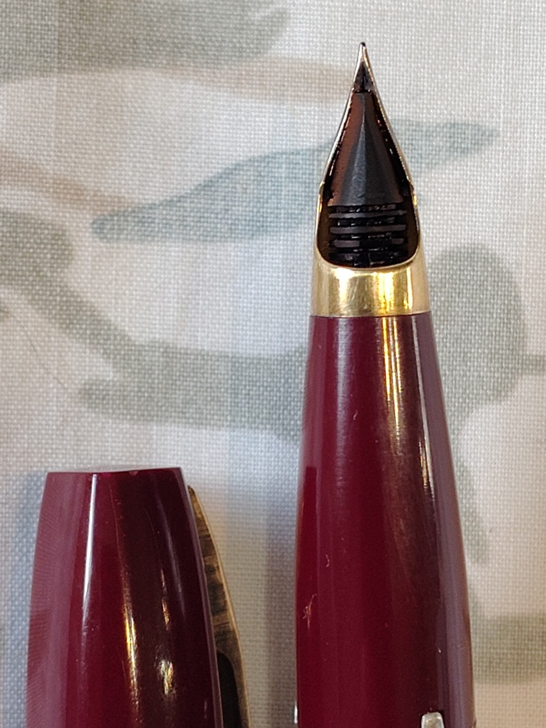 Sheaffer Touch down Bordeaux Plastic Gold Plated Fine Nib Fountain Pen USA